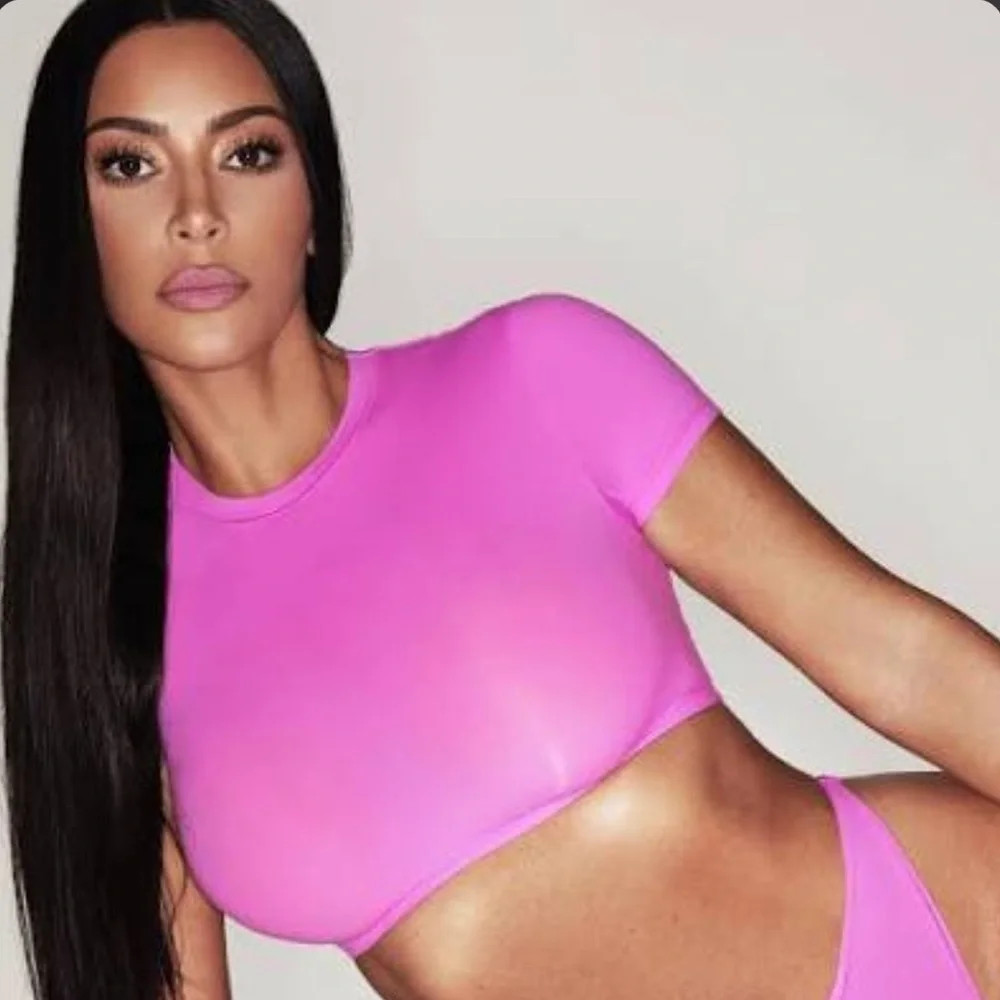 SKIMS Fits Everybody Super Cropped T-Shirt - Neon Orchid Crop Top - Picture 2 of 5